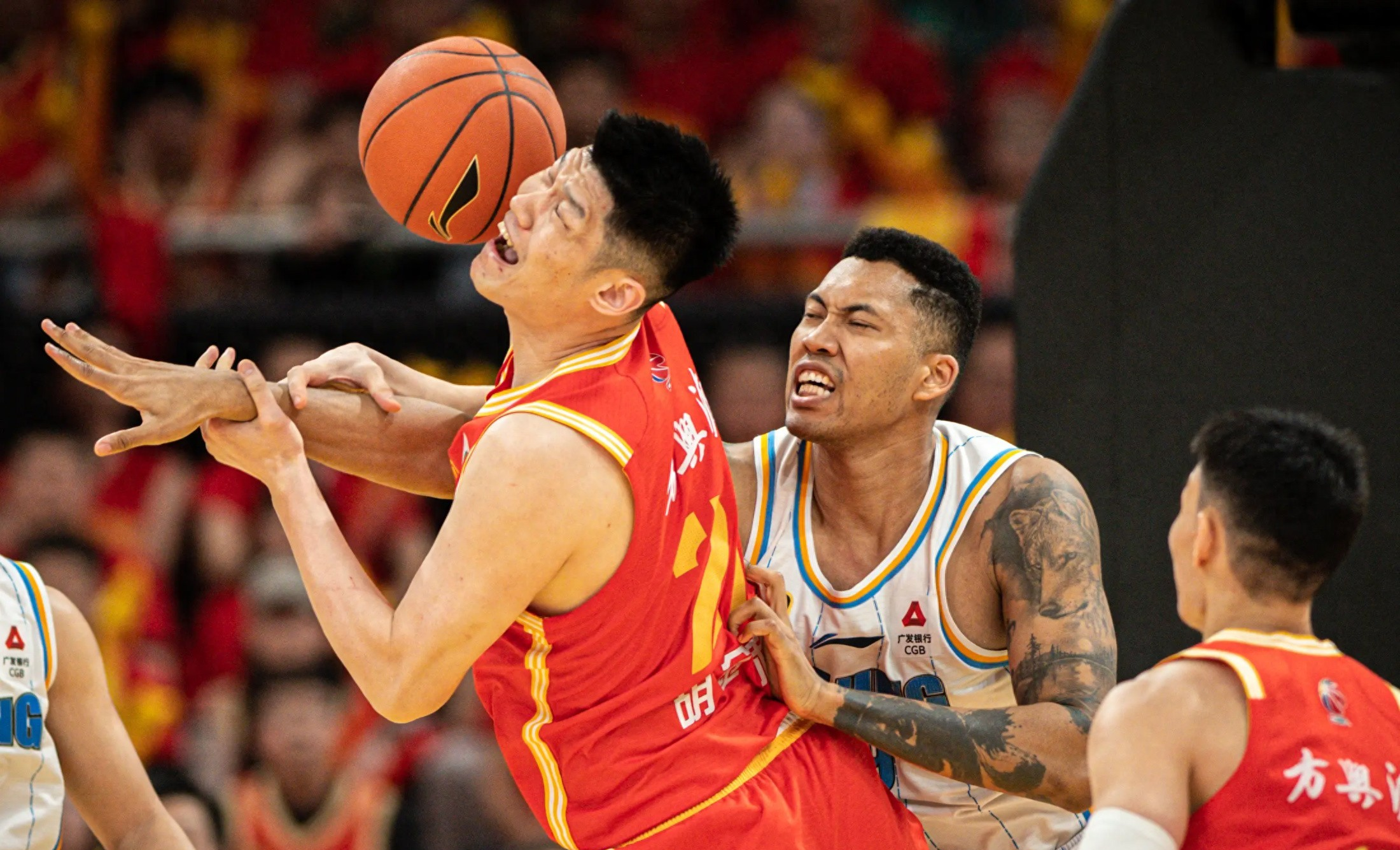 广厦男篮发布备战花絮,关键时刻外线爆发,欧冠任务艰巨,团队化学反应显著(广厦男篮迎三连胜) 广厦男篮发布备战花絮,关键时刻外线爆发,欧冠任务艰巨,团队化学反应显著(广厦男篮迎三连胜)