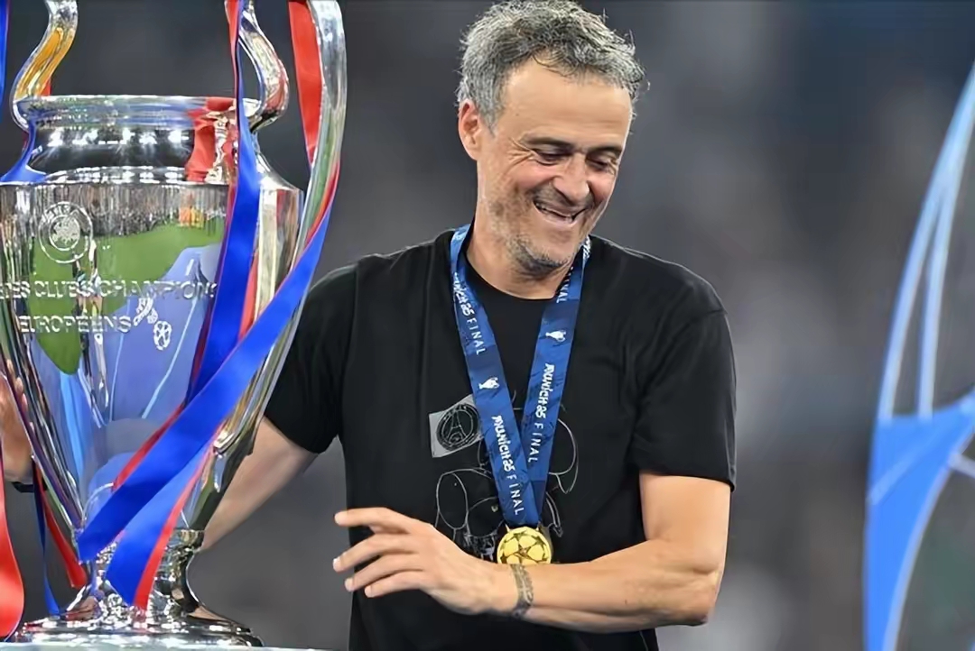 dramatically中文翻译