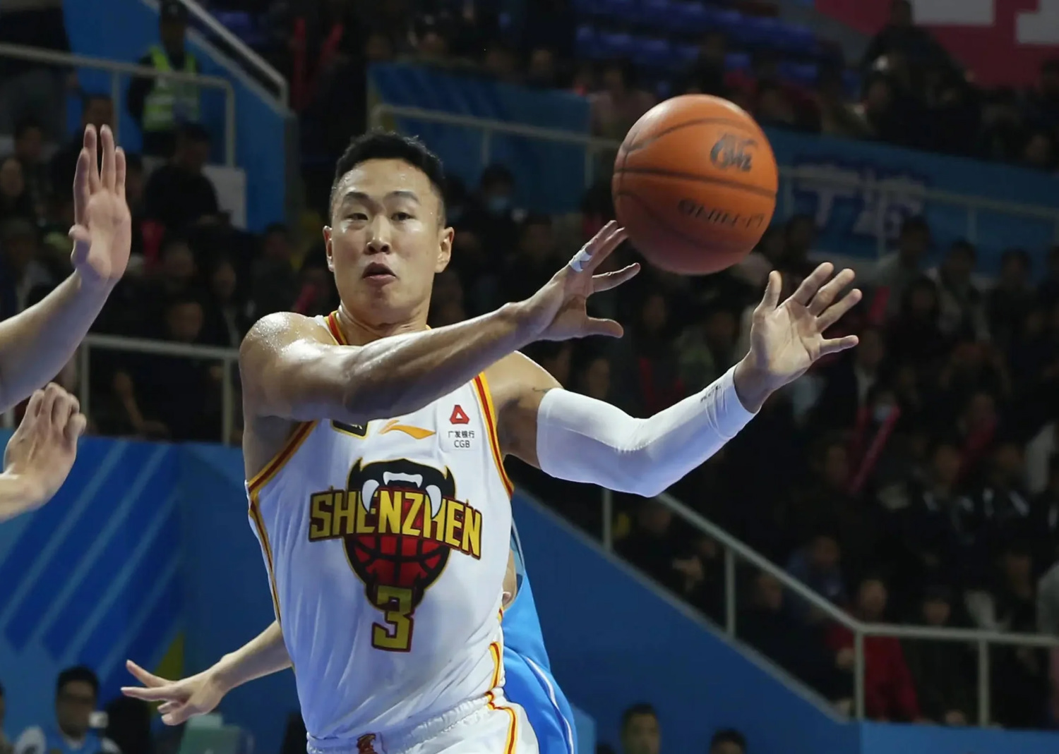 关于深圳男篮内部会议纪要流出——关键时刻迎来里程碑，荷甲使命明确，身体对抗强度拉满的信息-爱游戏官方网站