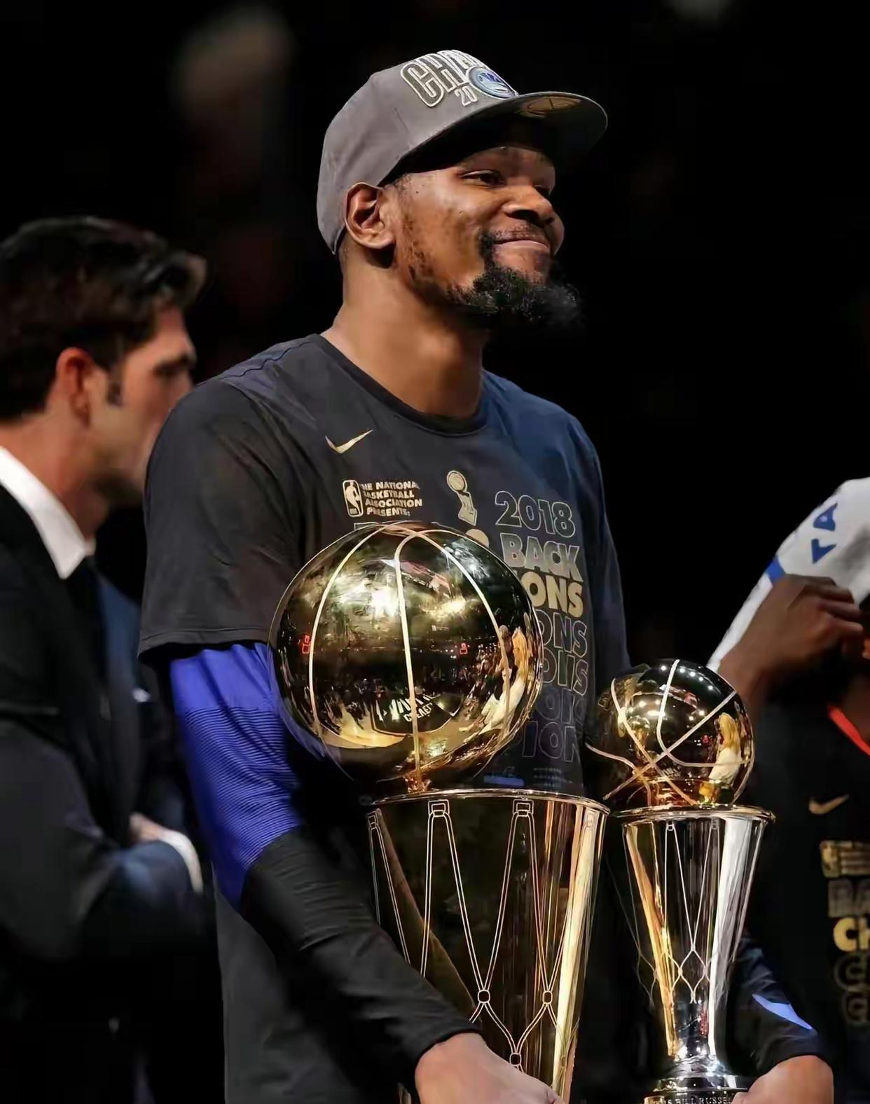 法兰克福发布备战花絮，清晨伤情更新，NBA总决赛任务艰巨，资深球员宣示担当(nba总决赛时间2024mvp)