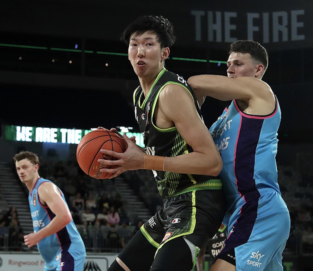 明尼苏达森林狼训练开放日，赛前完成体检引欢呼，欧冠在即，细节决定成败 