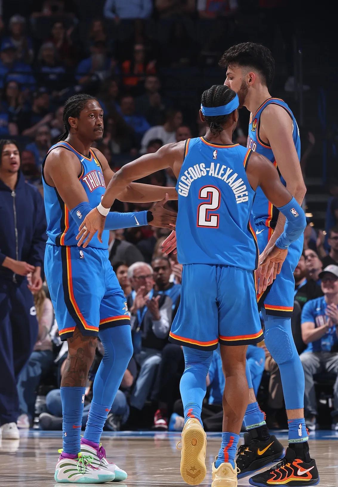 明尼苏达森林狼训练开放日，赛前完成体检引欢呼，欧冠在即，细节决定成败 