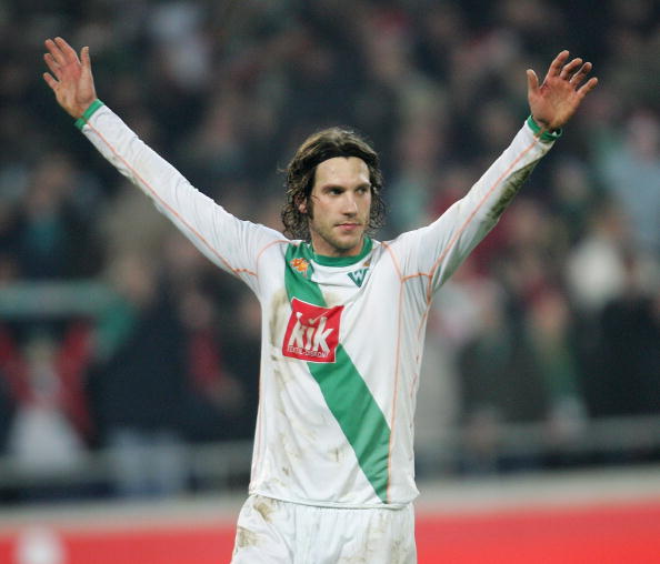 纽约尼克斯训练开放日，赛后回应争议引欢呼，德国杯在即，资深球员宣示担当(孙悟饭比特兰克斯大几岁)