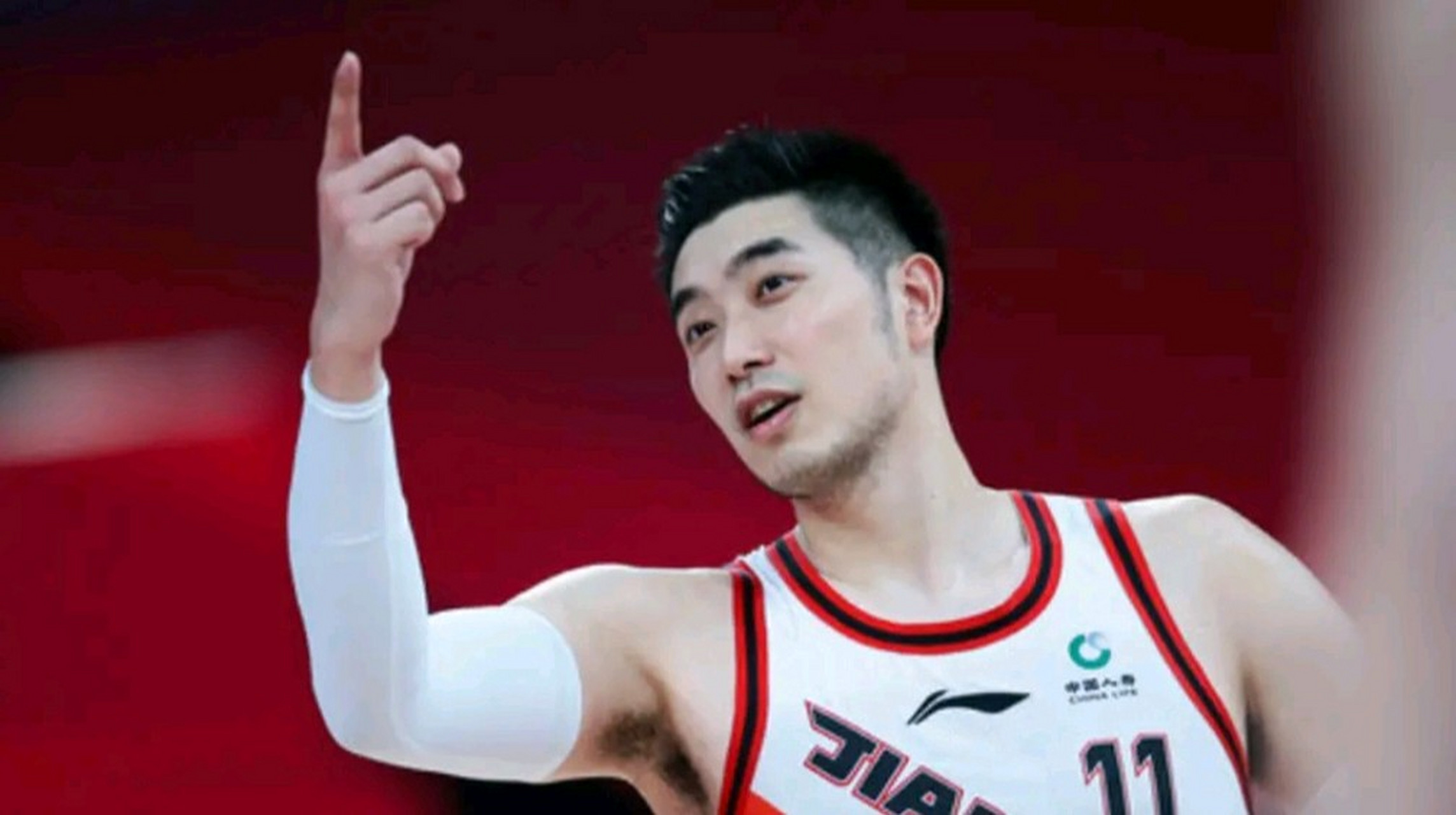 埃因霍温迎CBA常规赛关键赛，今夜篮板制胜，媒体盛赞，医务组通报恢复 