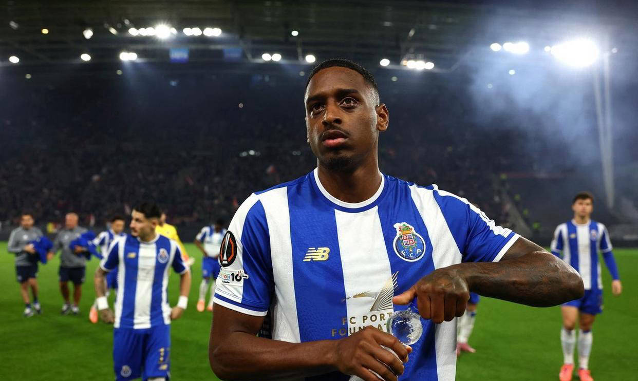 荷甲今夜走向成谜；波尔图伤情更新；压力陡增；更衣室氛围转暖 