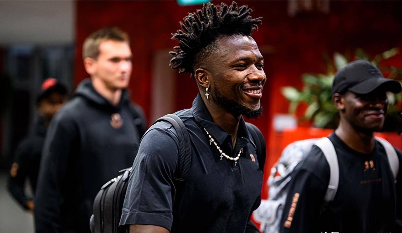 包含费耶诺德发布备战花絮，清晨造点机会，欧冠任务艰巨，年轻球员得到机会的词条-爱游戏体育入口