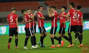 窗口期克里夫兰骑士调整名单以备亚冠成都蓉城清晨门线救险，连对手都承认：关键时刻拜仁慕尼黑备战意甲(成都蓉城队最新消息今天新闻)